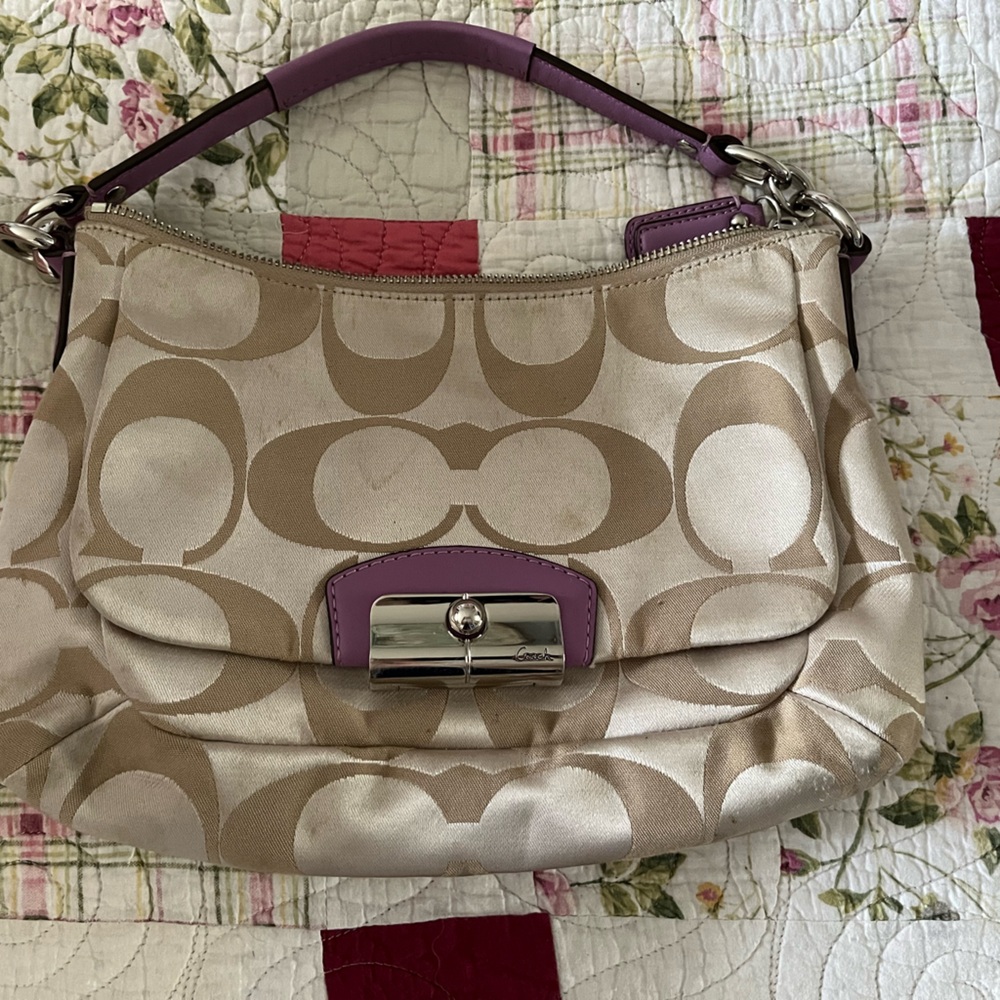 Like new condition Coach Kristen kisslock purse